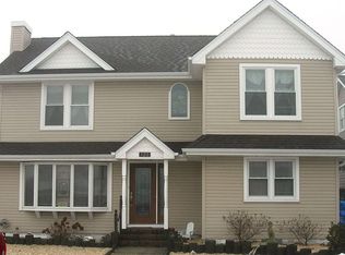 122 E 17th St, Brant Beach, NJ 08008