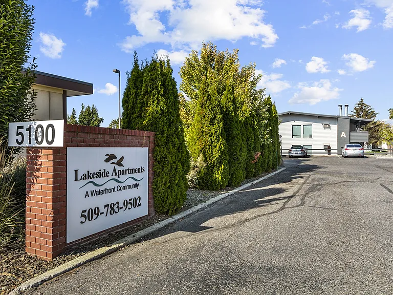 Lakeside Apartments Sign