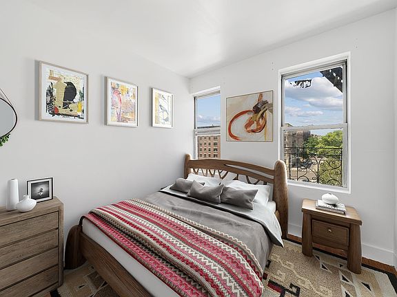 3rd image of 22 Saint Nicholas Pl #41