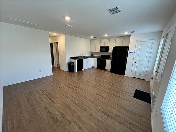 3rd image of 460 Whistlestop Way
