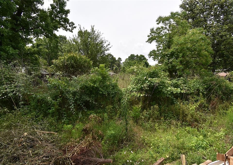 1st image of 6048 Woodview Dr
