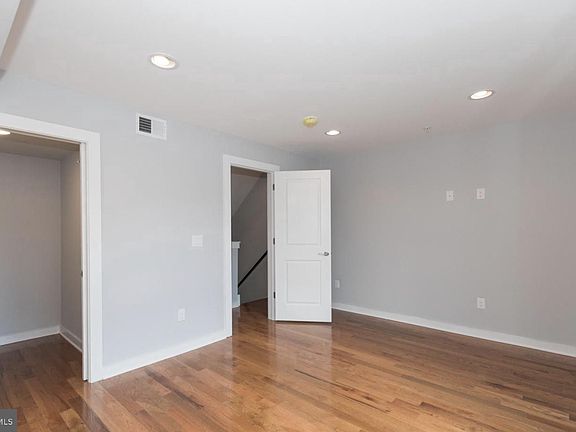 3rd image of 1532 W Stiles St #B