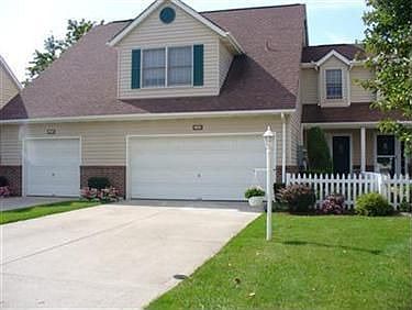 1st image of 4822 Hawthorn Ln #39