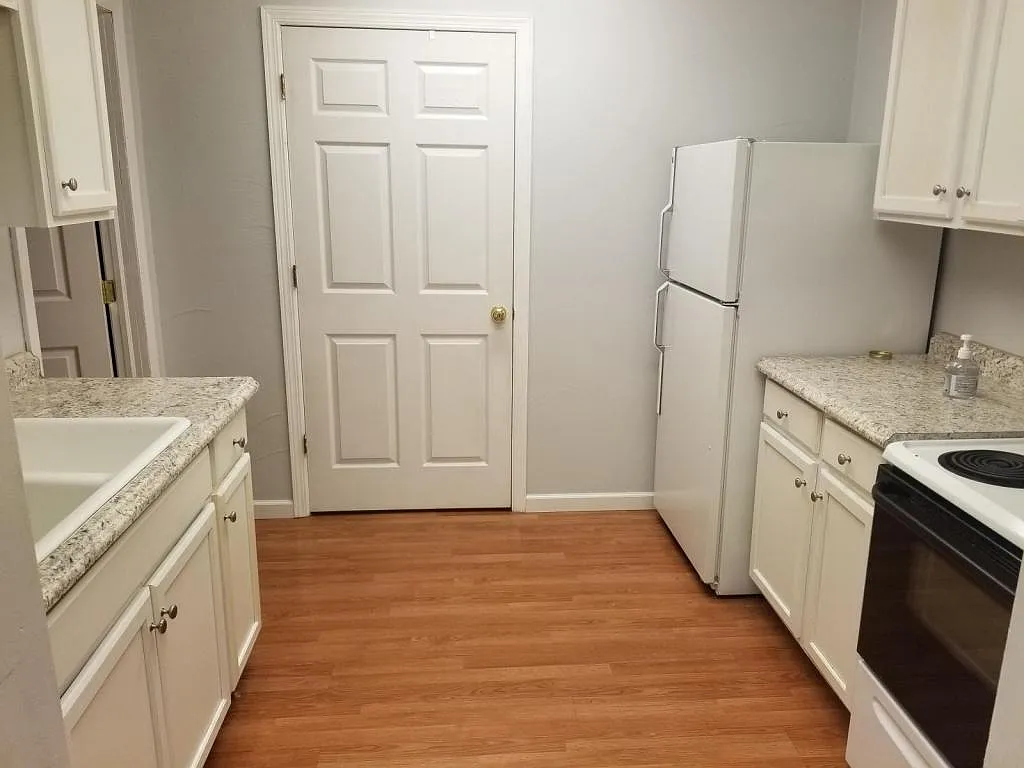 110 N Main St, Apt 5 — Photo 3
