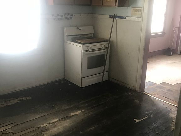 5th image of 706 N Brookfield St