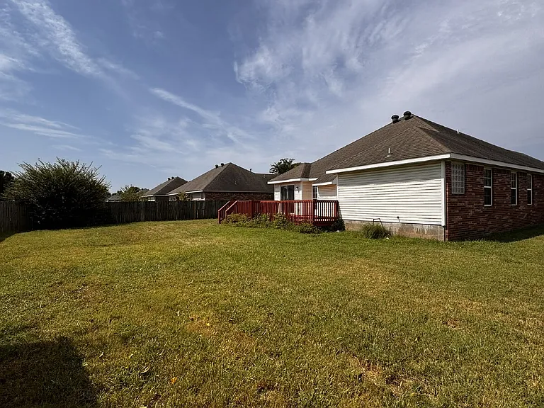 1532 Hutchinson St — Photo 19