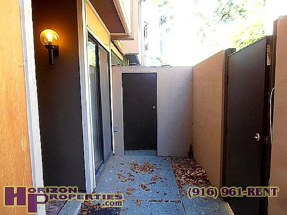 3rd image of 898 Woodside Ln E Unit 1