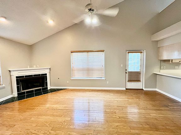 4th image of 2514 Golden Park Ln