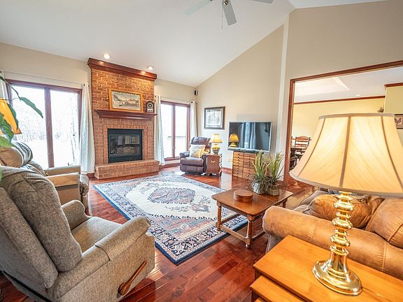 5th image of 32 Thames Ct