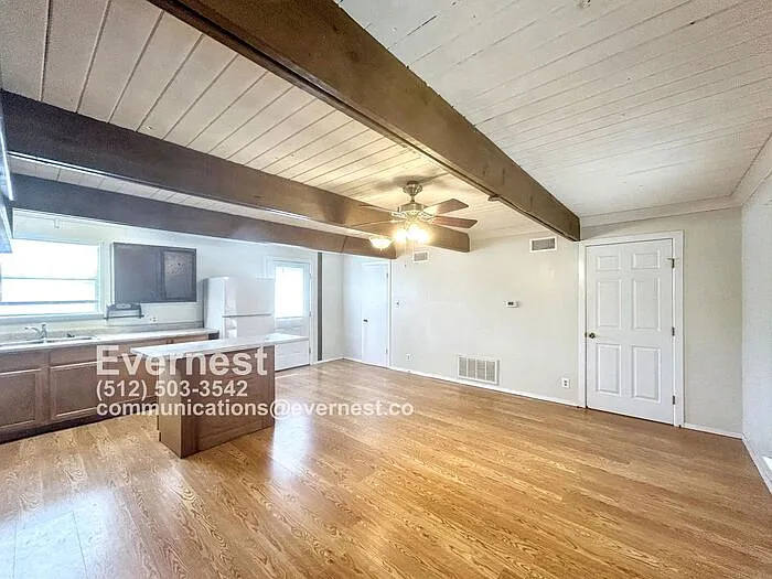 801 W Navarro St #A — Photo 4