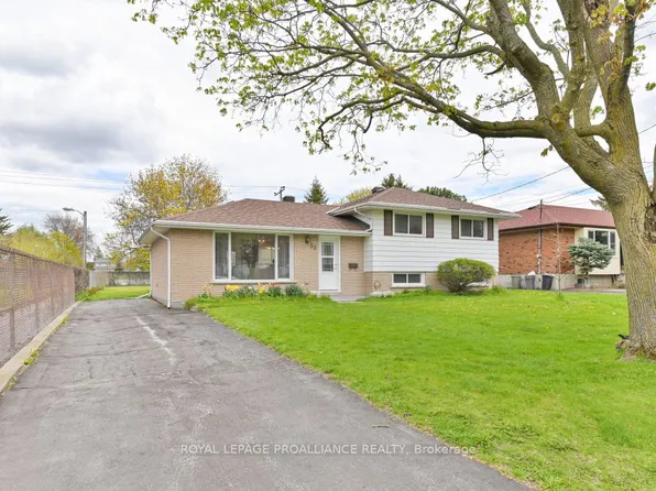 55 Village Dr, Belleville, ON K8P 4K2