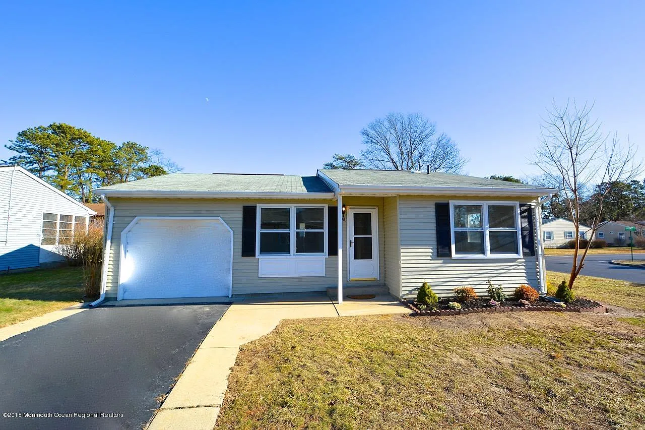 90 Falmouth Avenue photo 1