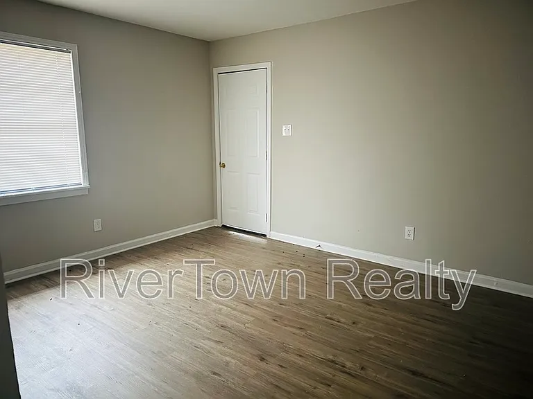 3253 Ford Rd — Photo 5