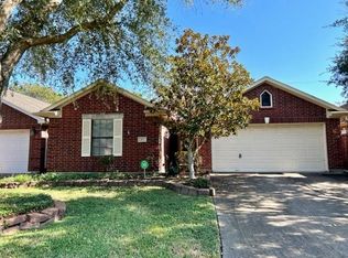 307 Live Oak Ln, Friendswood, TX 77546