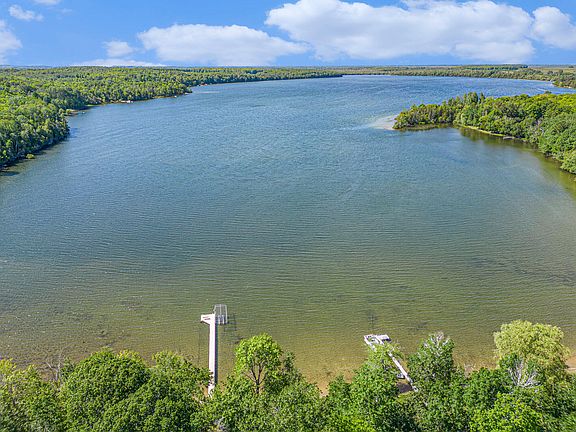 5th image of 9762/9763 E Munro Lake Dr