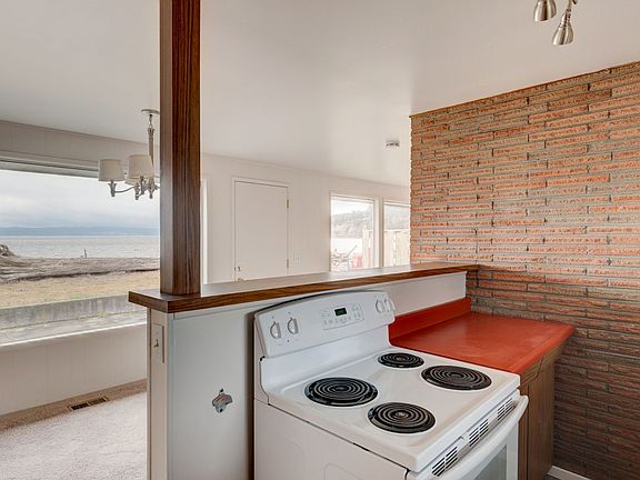 4th image of 422 Marine Dr