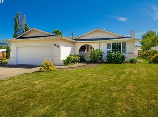 1799 NW Apache Dr, Roseburg, OR 97471