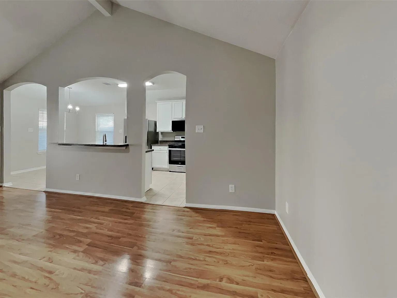 3 bed, 2.0 bath, 1891 sqft, $2,150 — Photo 3