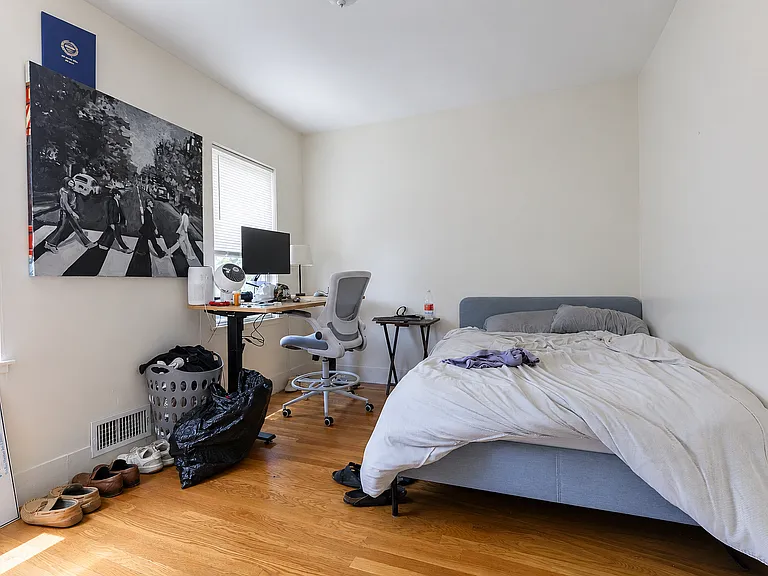 218 W 8th St #3 — Photo 6
