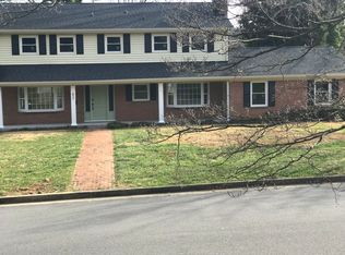 617 Hollyhill Rd, Johnson City, TN 37604