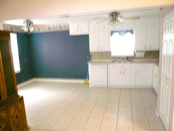 3rd image of 2208 NW 18th St