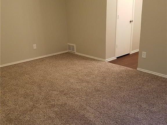 5th image of 3013 Meadowmoor St