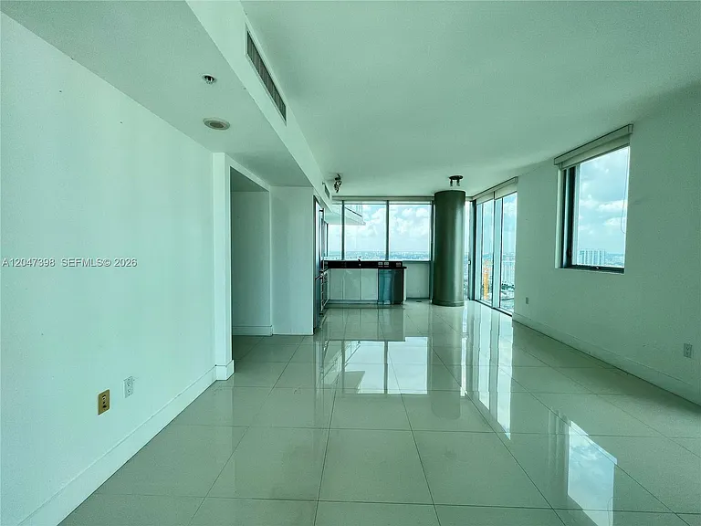 92 SW 3rd St #3310 — Photo 8
