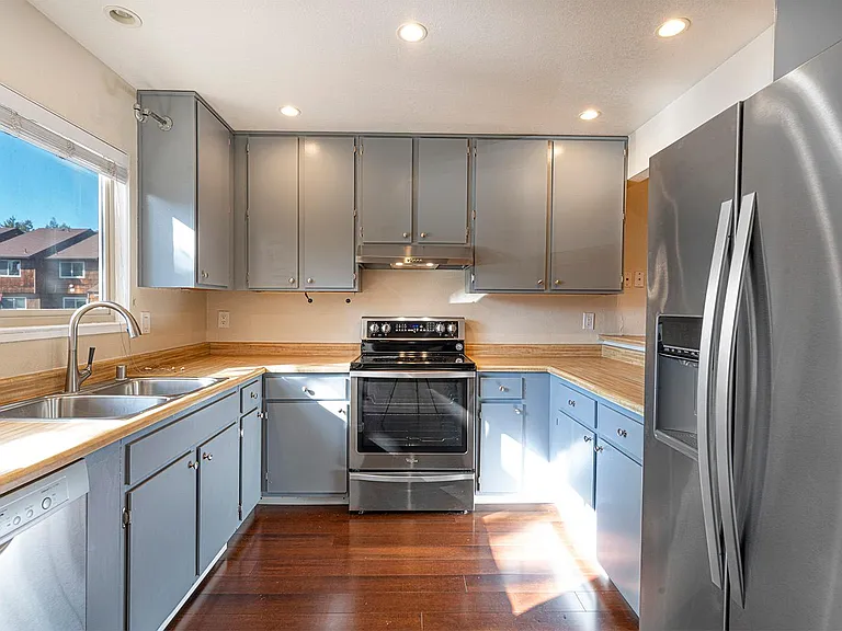 1414 Parkway Dr — Photo 2