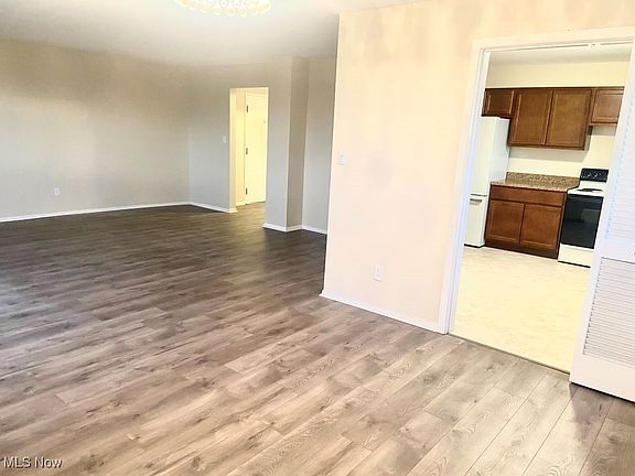 3rd image of 16100 Van Aken Blvd APT 407