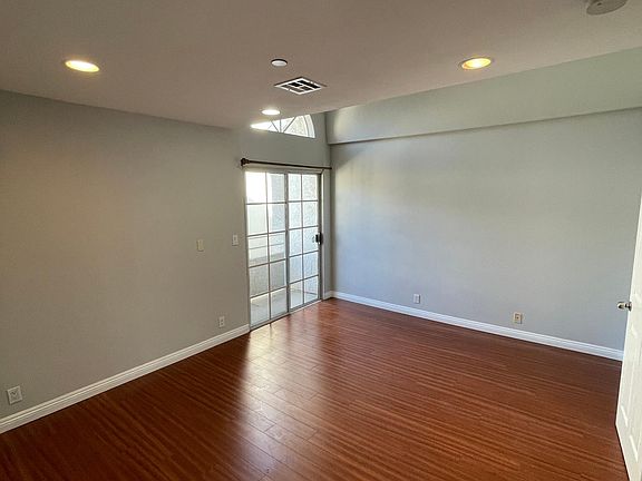 2nd image of 1328 N Columbus Ave