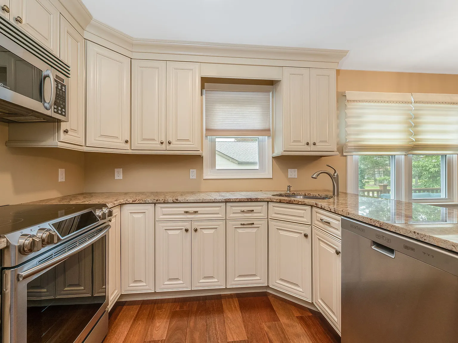 3 bed, 3.5 bath, $3,500 — Photo 4