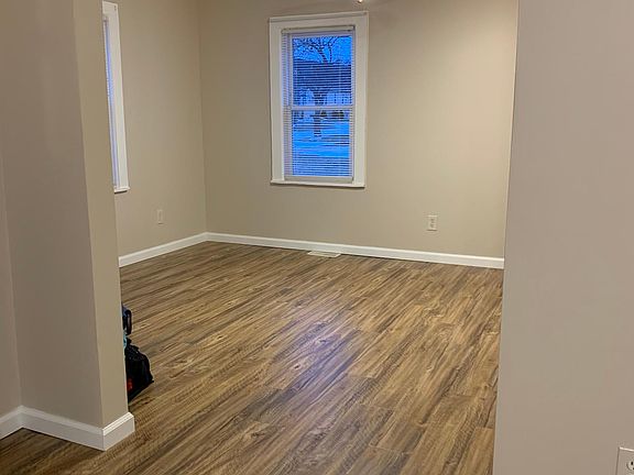 4th image of 284 Marion Ave