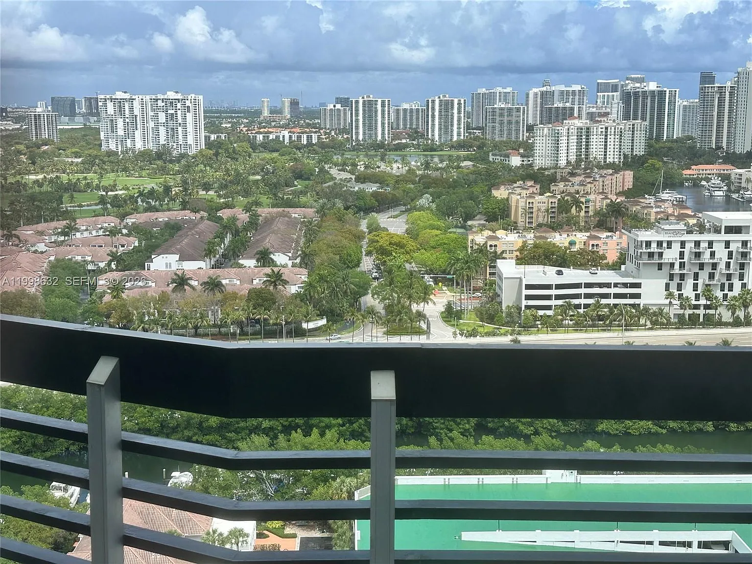 Mystic Pointe Tower 500 C — Photo 4
