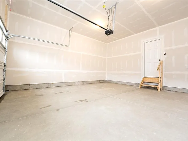 98 Brewster Dr — Photo 34