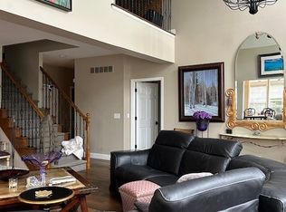 4060 Summerfield Dr, Troy, MI 48085