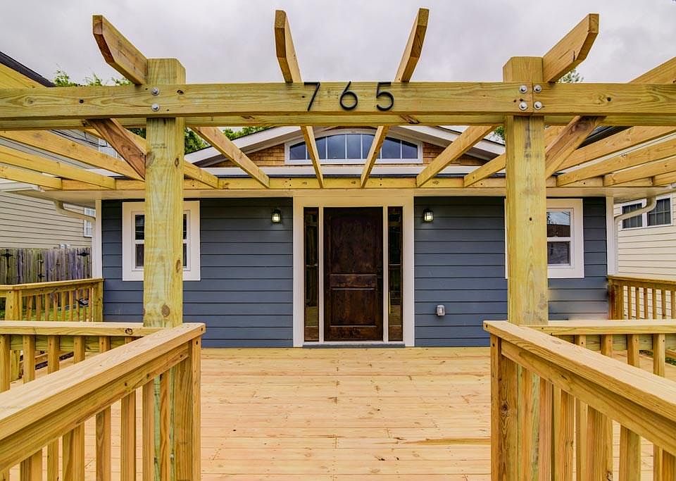 1st image of 765 Humphries St SW