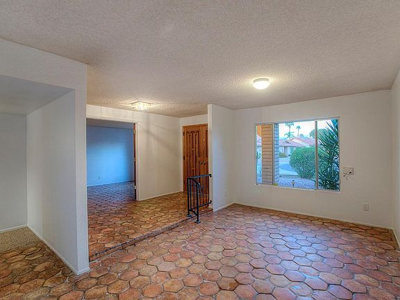 Entry/Dining