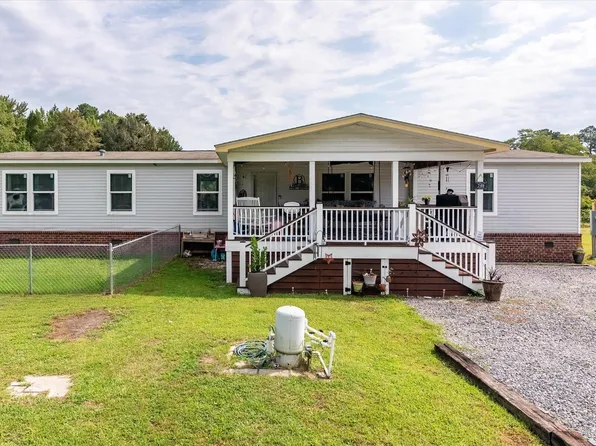 749 Coral Acres Dr, Moncks Corner, SC 29461
