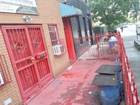 1089 Rogers Avenue image 3 of 5