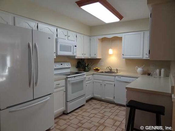 3rd image of 67 Great Wood Cir
