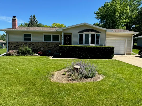 1215 1st St SE, Oelwein, IA 50662