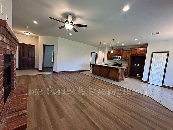 5th image of 11008 SW 36th St