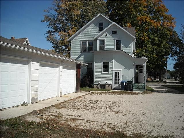 2nd image of 903 6th St