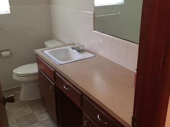 One bath room.