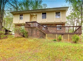 1146 N Poplar Fork Rd, Hurricane, WV 25526
