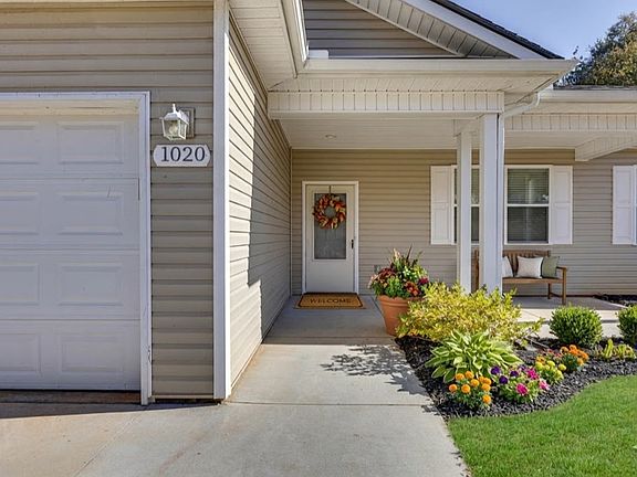 4th image of 1020 Blumefield Rd