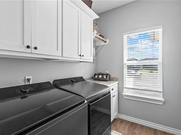 6730 Keyan Dr — Photo 15