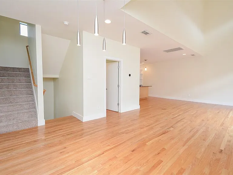 4122 Spencer St — Photo 12