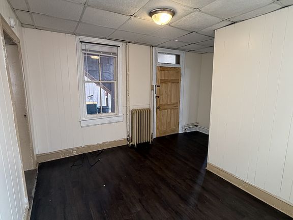 3rd image of 226 Lincoln Way W Floor 1