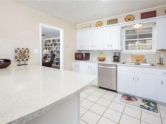 3rd image of 313 Royal Oak Dr